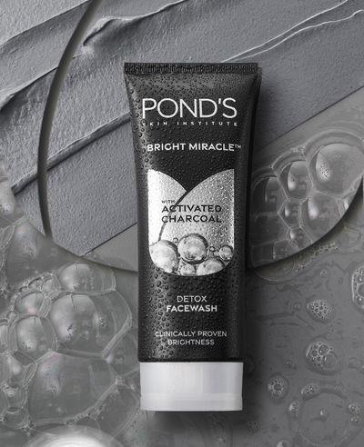 Pond's Bright Miracle with Activated Charcoal Detox Face Wash 100g