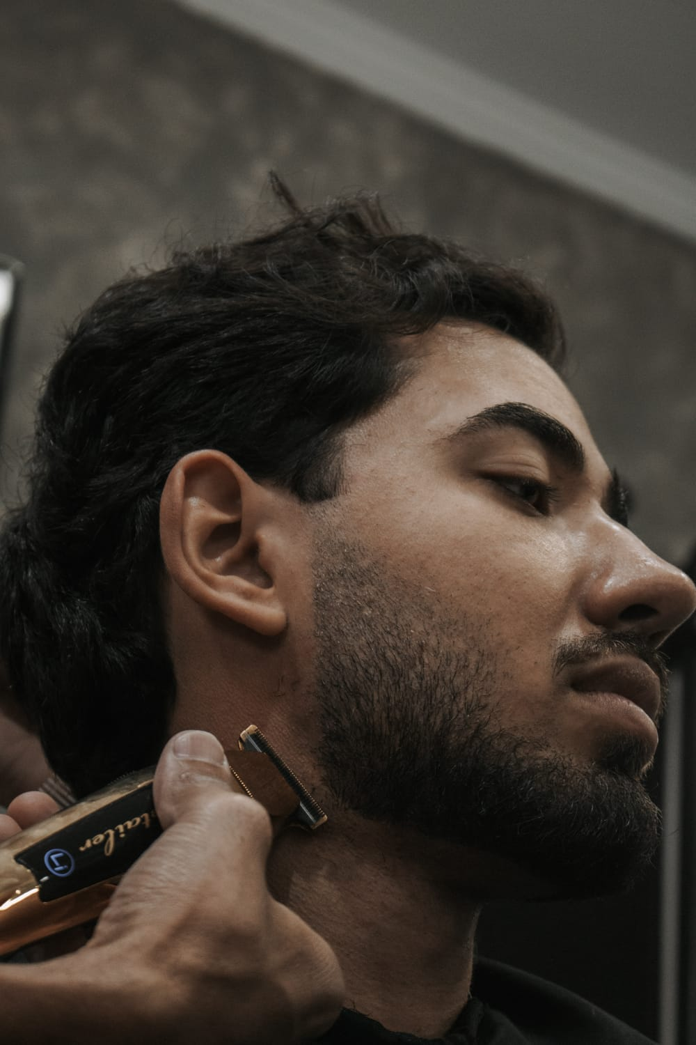 Close de perfil antes do corte