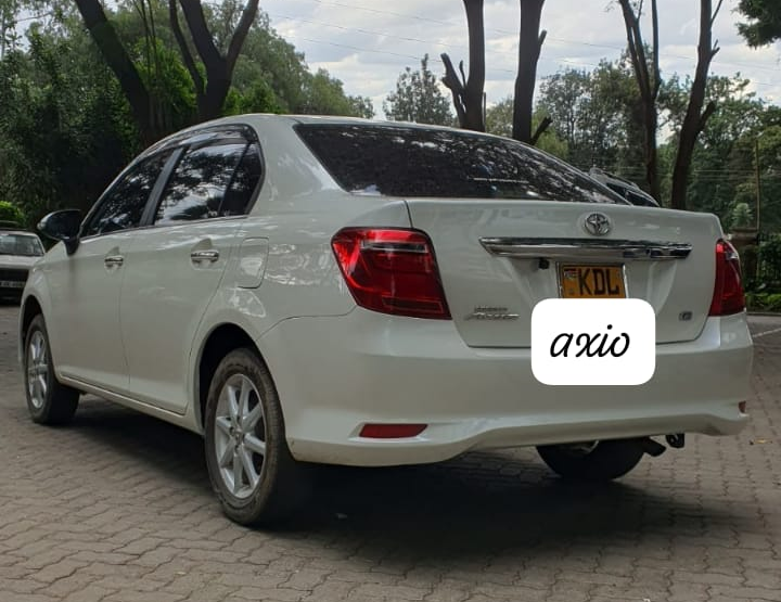 Toyota Axio image 2
