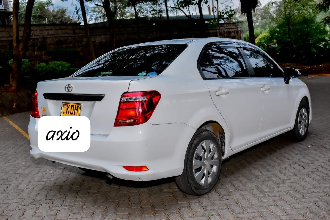 Toyota Axio image 3