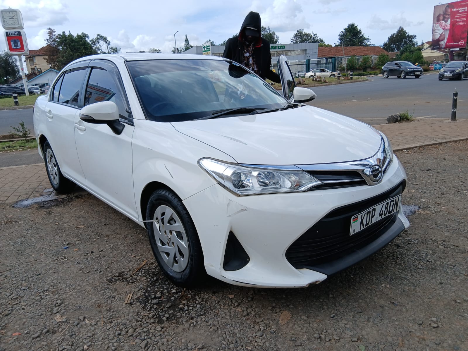 Toyota Axio image 3