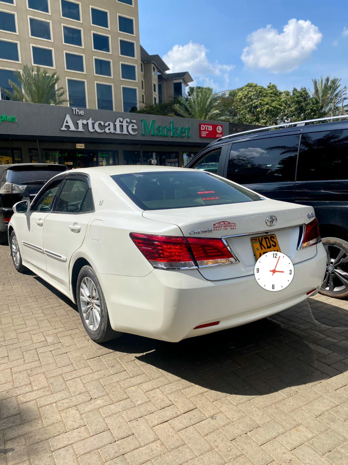 Toyota Crown image 2