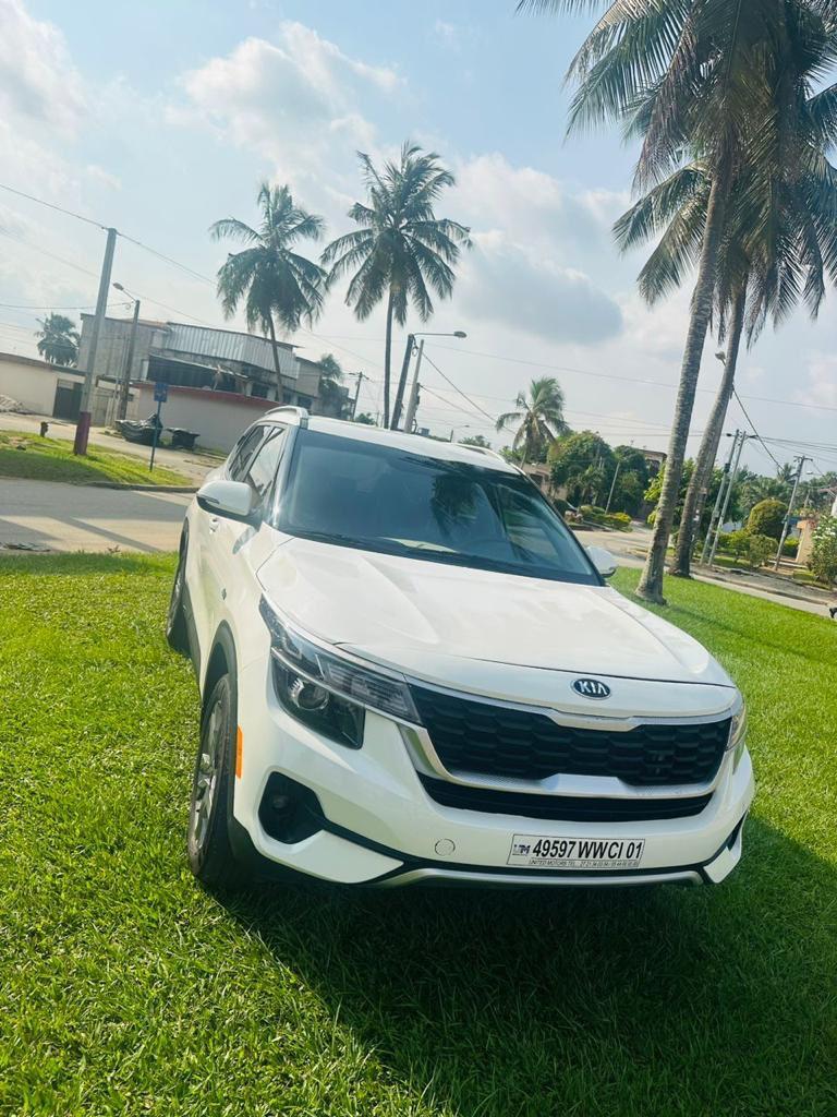KIA Seltos Blanc perle — photo 1
