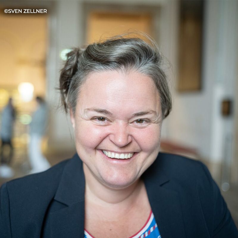 Kurz_Sanne_CR_Sven_Zellner_800x800.jpg