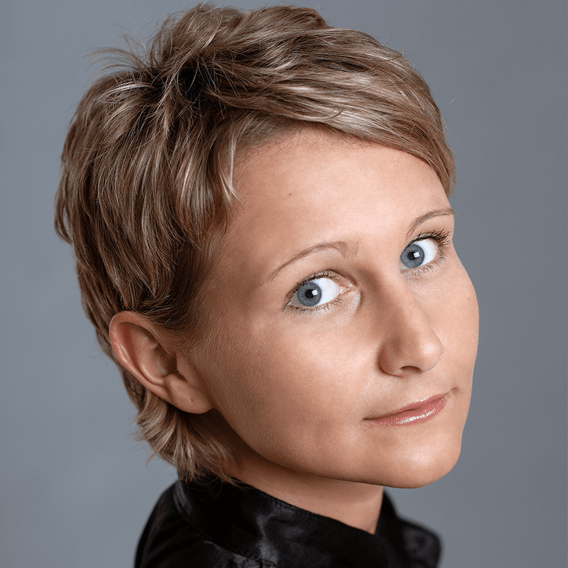 Bayr_Karola_800x800.png