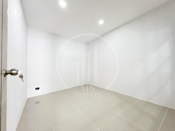 Image of Single-Story Semi-Detached House for Sale - HSCL2714