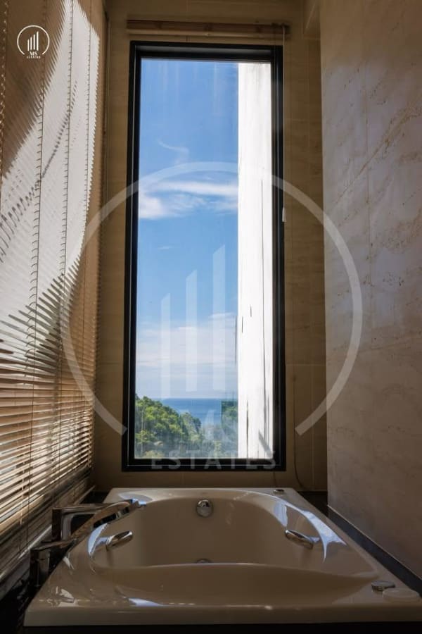 Image of The Exclusive Sky Kamala  - VSKM1967