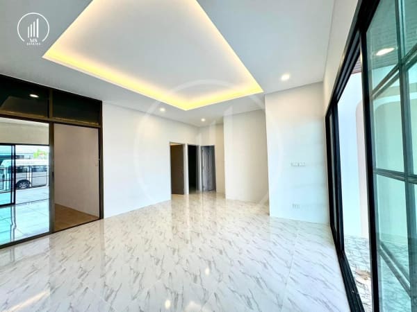 Main image of Sri Suchart - HSMP2035