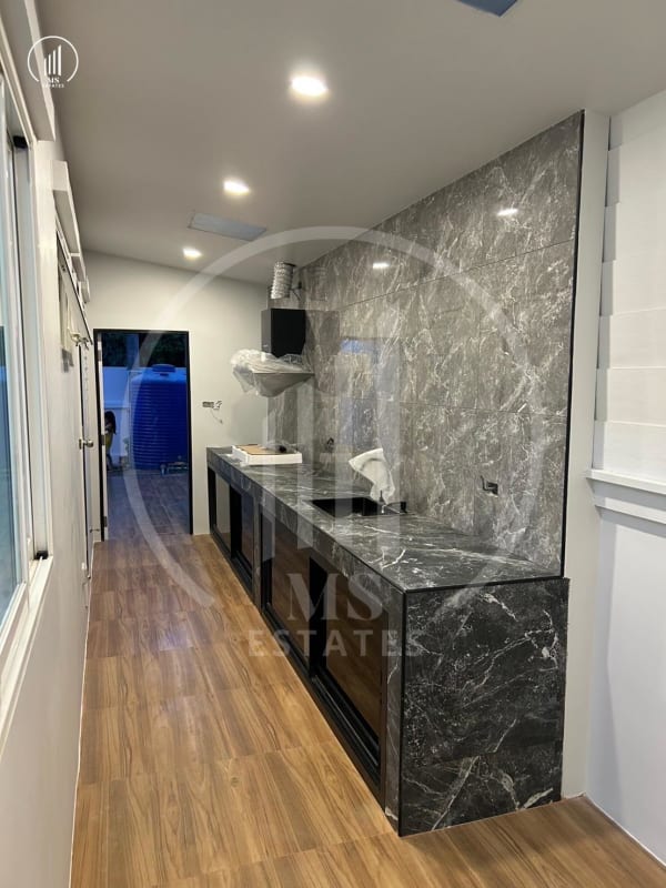 Main image of Sin Suk thani - HSTL2150