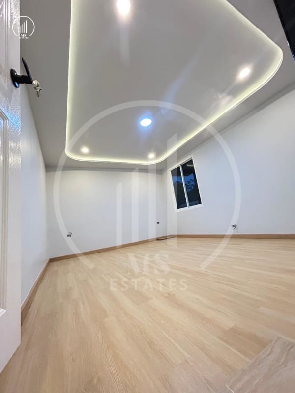 Main image of Sin Suk thani - HSTL2150