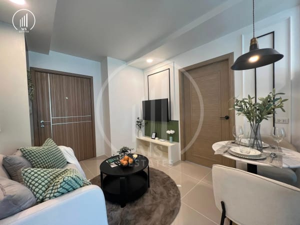 Main image of Royal Place Condominium - CSMP2250