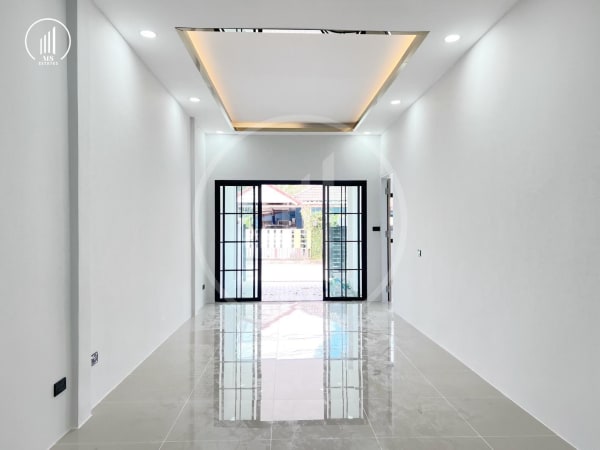 Image of Single-Story Semi-Detached House for Sale - HSCL2714