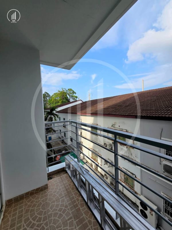 Main image of The Royal Place - CSMP2333