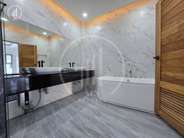 Main image of Stunning Two-Story Detached House - VSCL2044