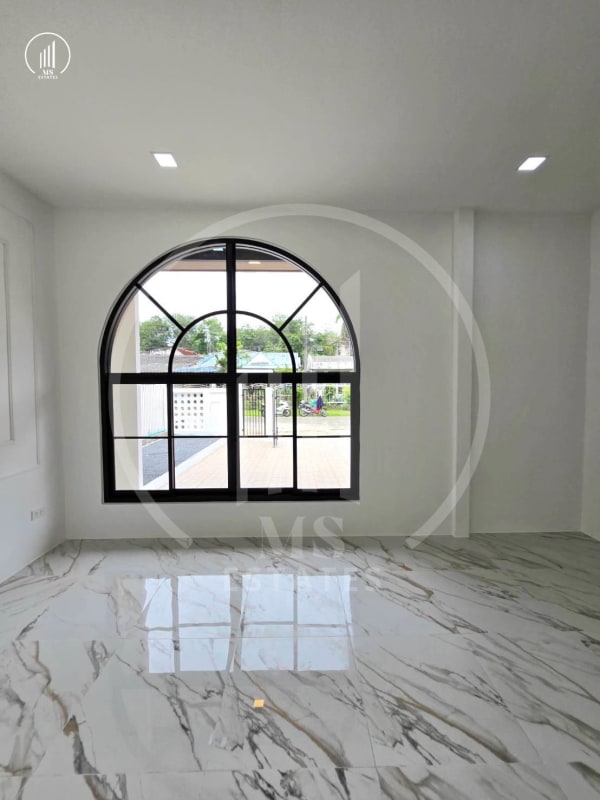 Main image of House for Sale in Soi Kiatisin 1 - HSMP1875