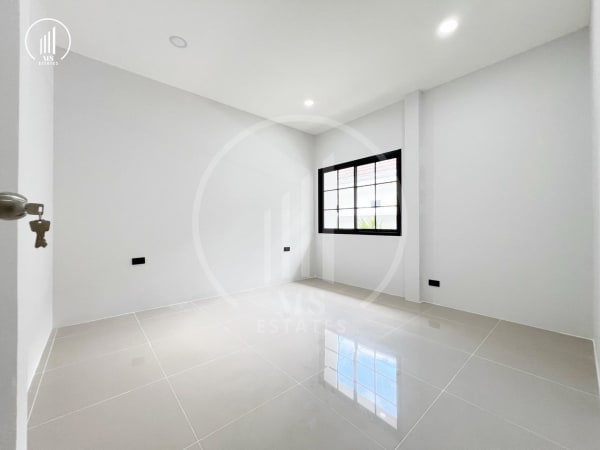 Image of Single-Story Semi-Detached House for Sale - HSCL2714