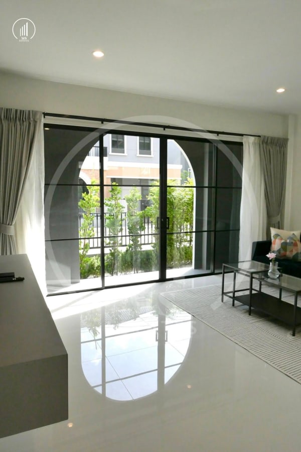 Image of Crown Estate - HRKK3122