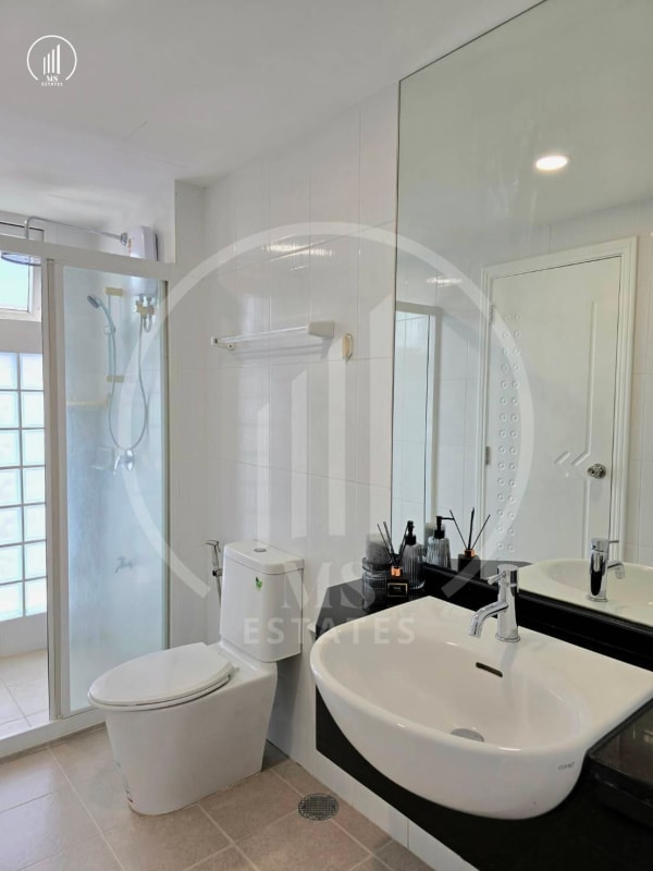 Main image of The Royal Place - CSMP2333