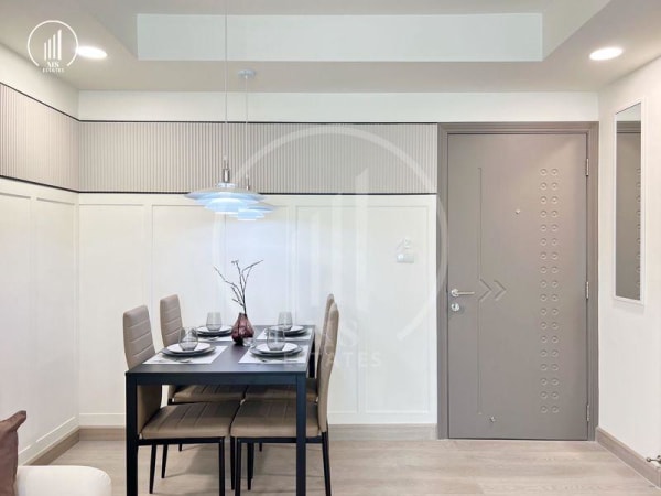 Main image of Royal Place Condominium - CSMP2868