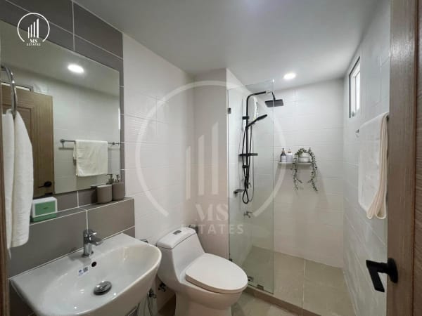 Main image of Royal Place Condominium - CSMP2250