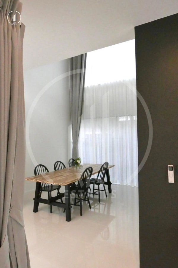 Image of Crown Estate - HRKK3122