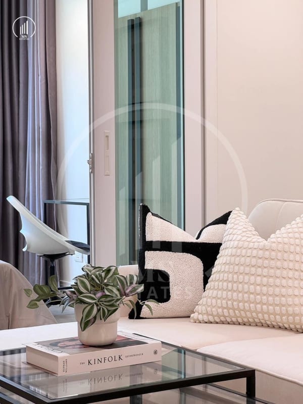 Main image of The Royal Place Condominium - CSKT2159