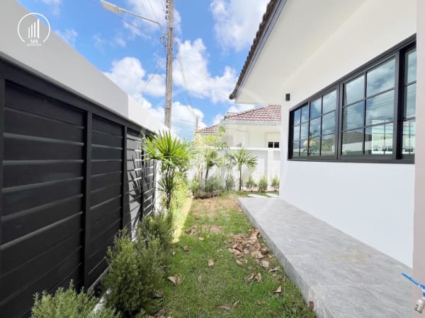 Image of Single-Story Semi-Detached House for Sale - HSCL2714