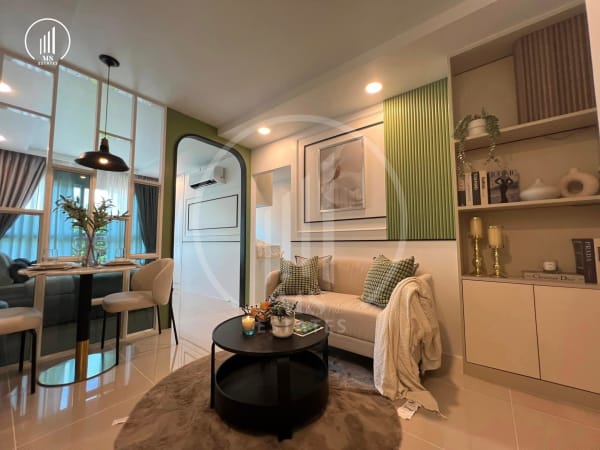 Main image of Royal Place Condominium - CSMP2250