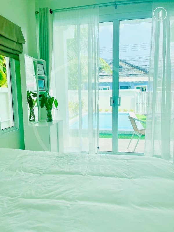 Main image of White Modern Pool Villain Kamala - VRKM1381