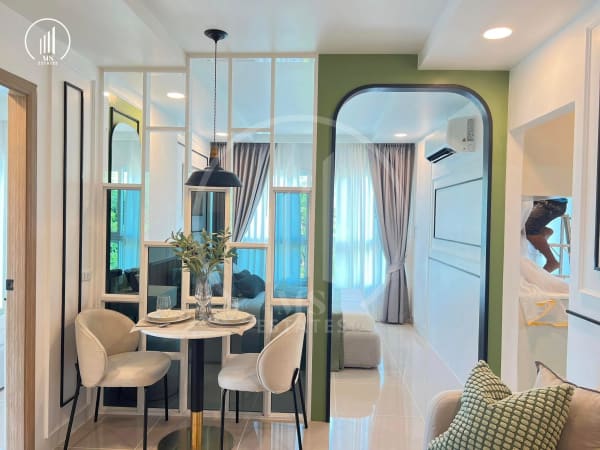 Main image of Royal Place Condominium - CSMP2250