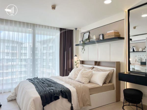 Main image of Royal Place Condominium - CSMP2868