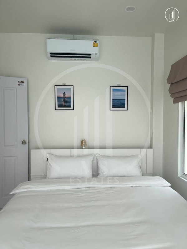 Main image of White Modern Pool Villain Kamala - VRKM1381