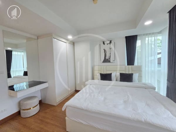 Main image of  The Royal Place - CSMP2346