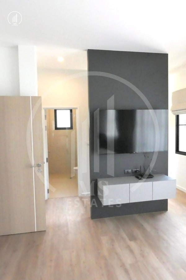 Image of Crown Estate - HRKK3122