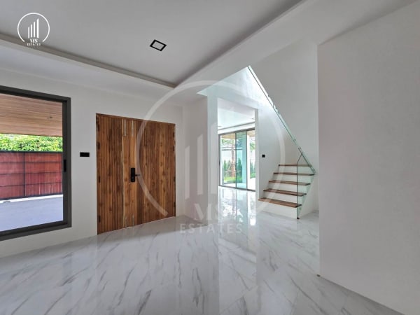 Main image of Stunning Two-Story Detached House - VSCL2044