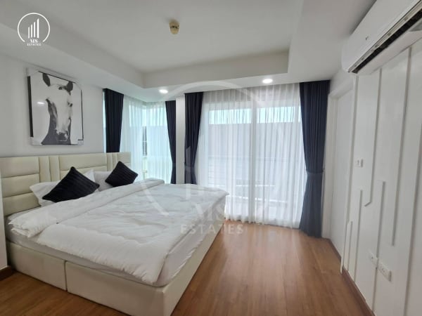 Main image of  The Royal Place - CSMP2346