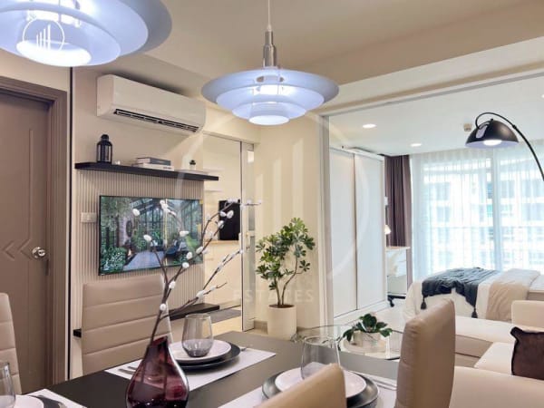 Main image of Royal Place Condominium - CSMP2868