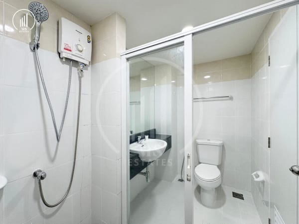 Main image of The Royal Place Condominium - CSKT2159