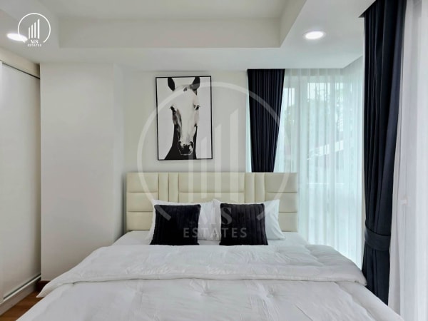 Main image of The Royal Place - CSMP2333