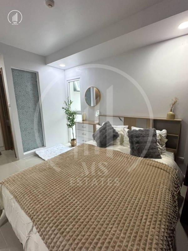 Image of The Royal Place Condominium - CRMP2929