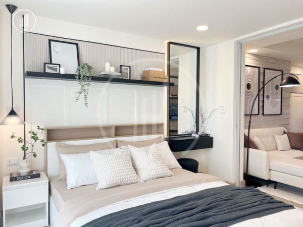 Main image of Royal Place Condominium - CSMP2868