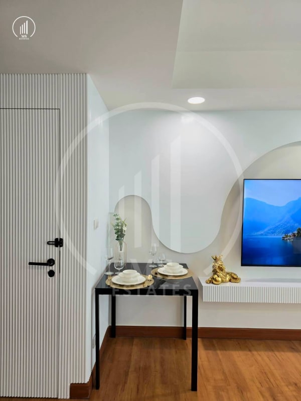 Main image of The Royal Place - CSMP2333