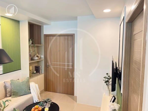 Main image of Royal Place Condominium - CSMP2250