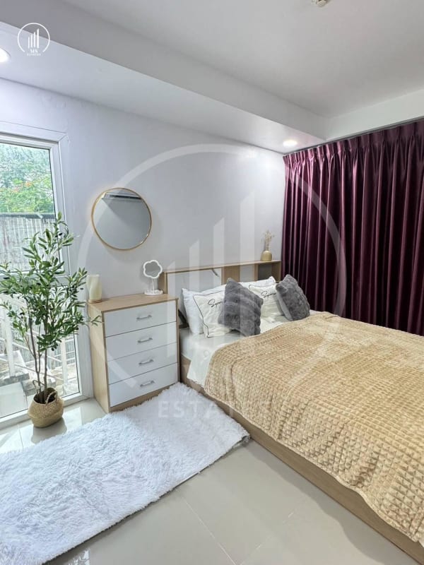 Image of The Royal Place Condominium - CRMP2929