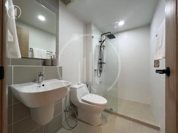 Main image of Royal Place Condominium - CSMP2250