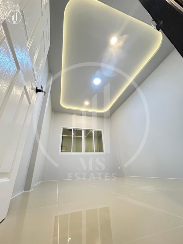 Main image of Sin Suk thani - HSTL2150