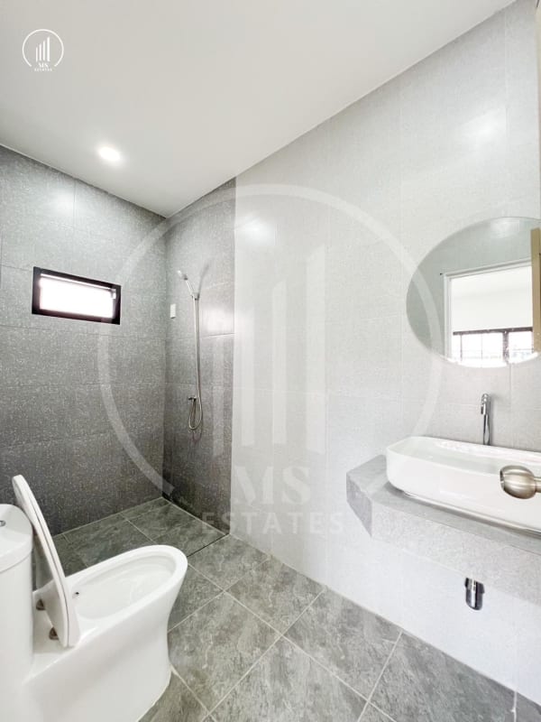 Image of Single-Story Semi-Detached House for Sale - HSCL2714