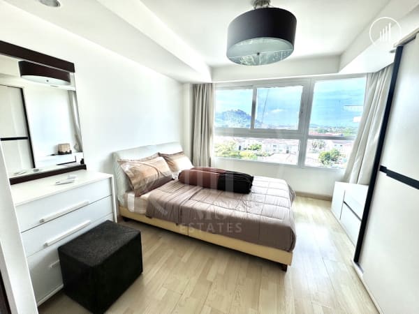 Image of Royal Place Condominium - CRMP1570