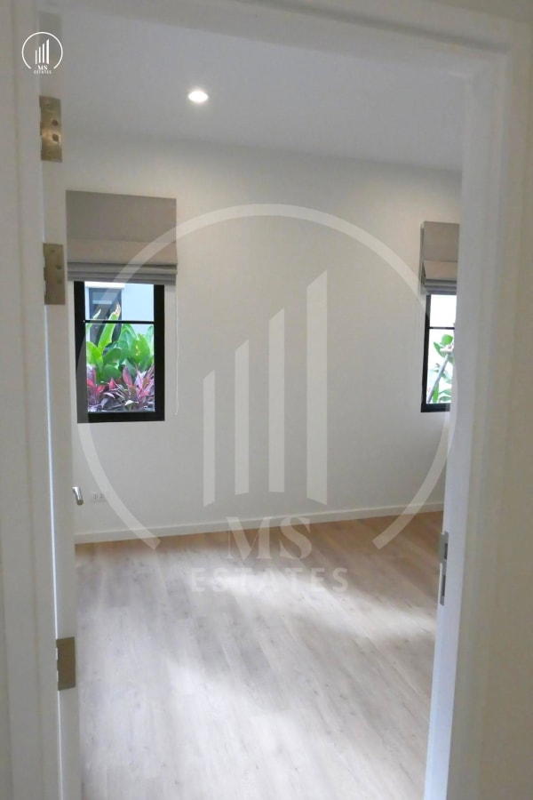 Image of Crown Estate - HRKK3122