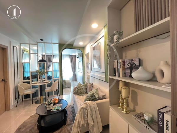 Main image of Royal Place Condominium - CSMP2250